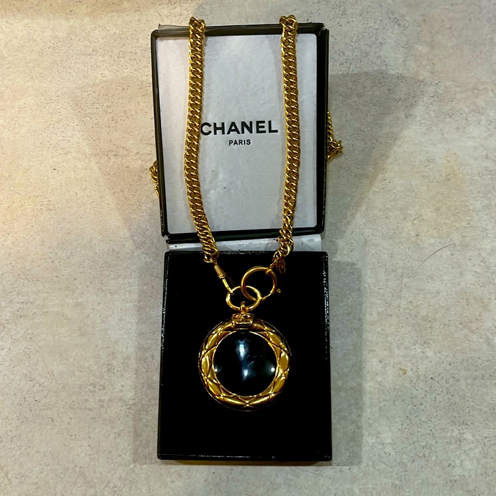 Vintage Chanel magnifying glass necklace